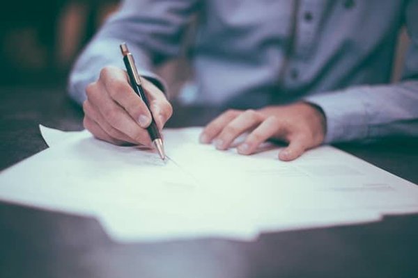 Les Contrats Commerciaux Courants : Tout Ce Que Vous Devez Savoir